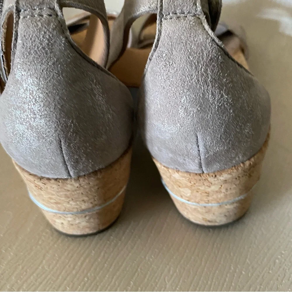 Johnston & Murphy Gigi Pewter Metallic  Suede Cross-Band Sandals 9.5m comfort
